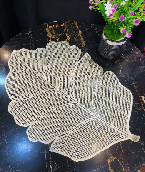 Plastic Golden Table Mats 6PCS